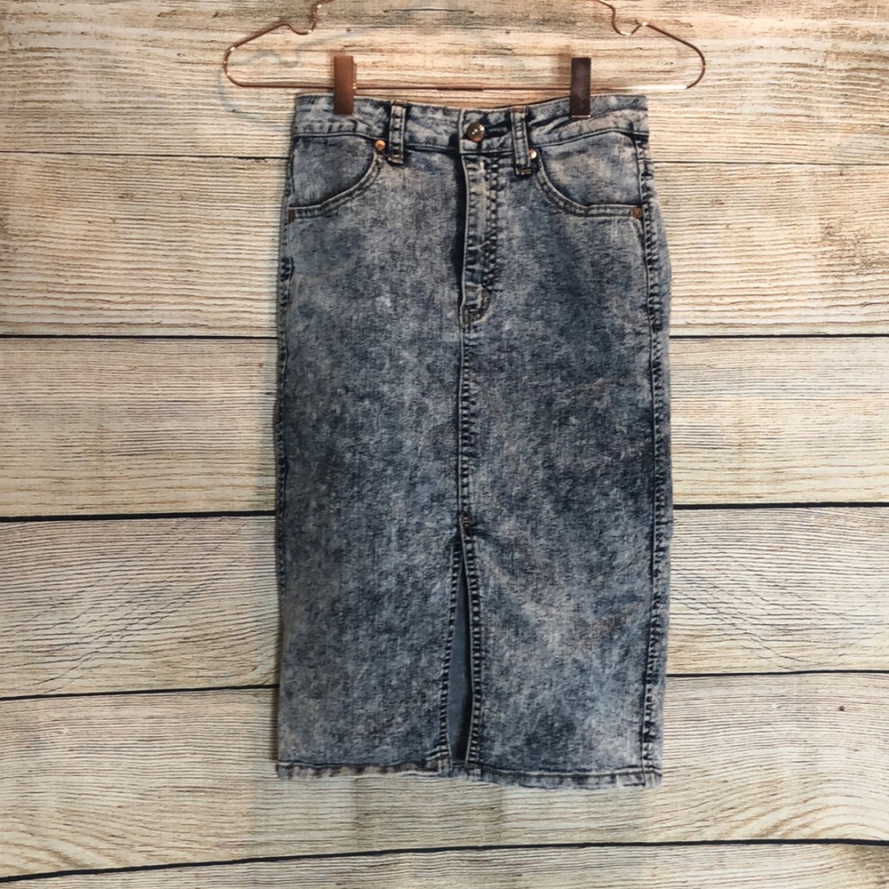 Acid wash skirt with split in front